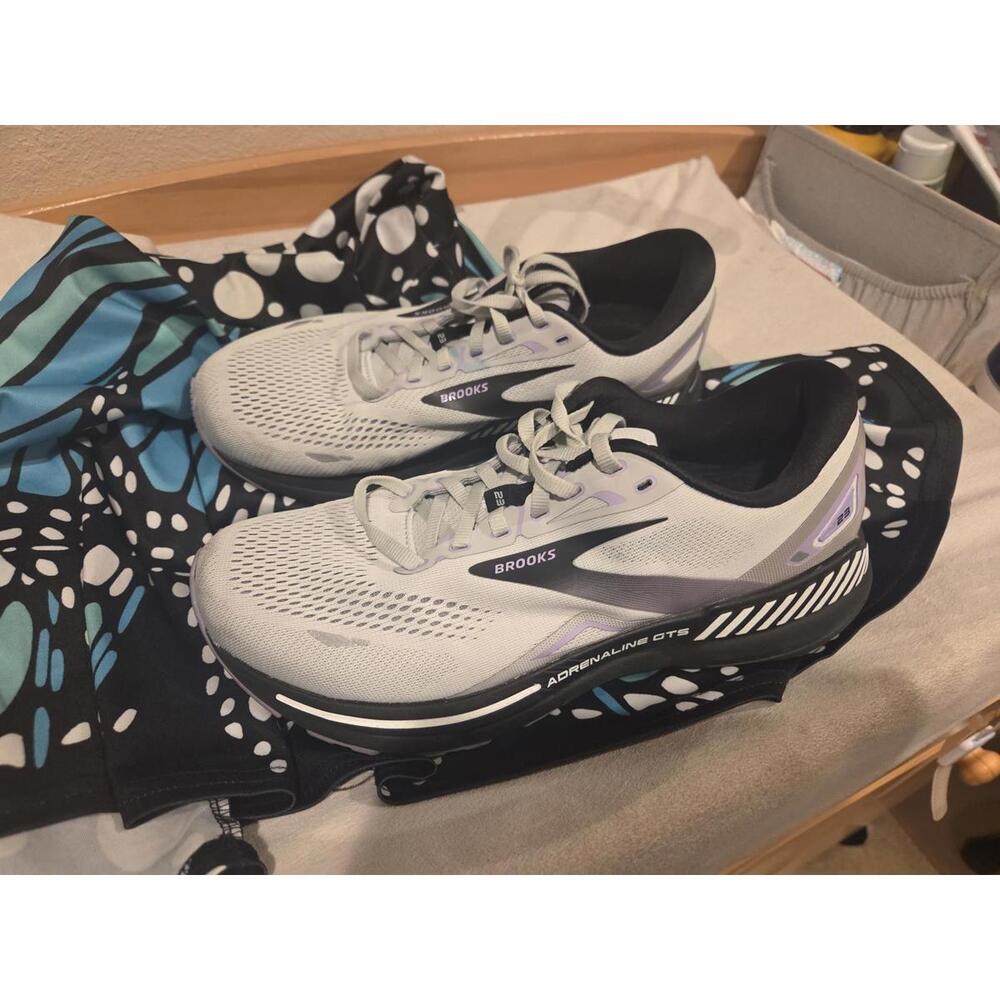 women sz 10.5 Brooks Adrenaline GTS Running Shoes - White /black /gray /purple - Picture 4 of 9